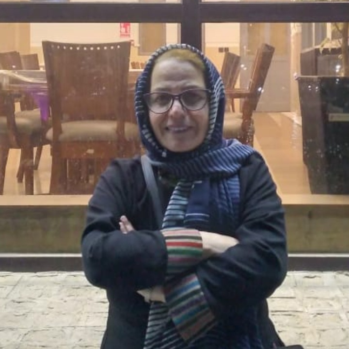 پروانه دانش زاد